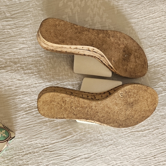 NWOT Charleston Shoe Co IOP Sandal in Pearl - Picture 6 of 8